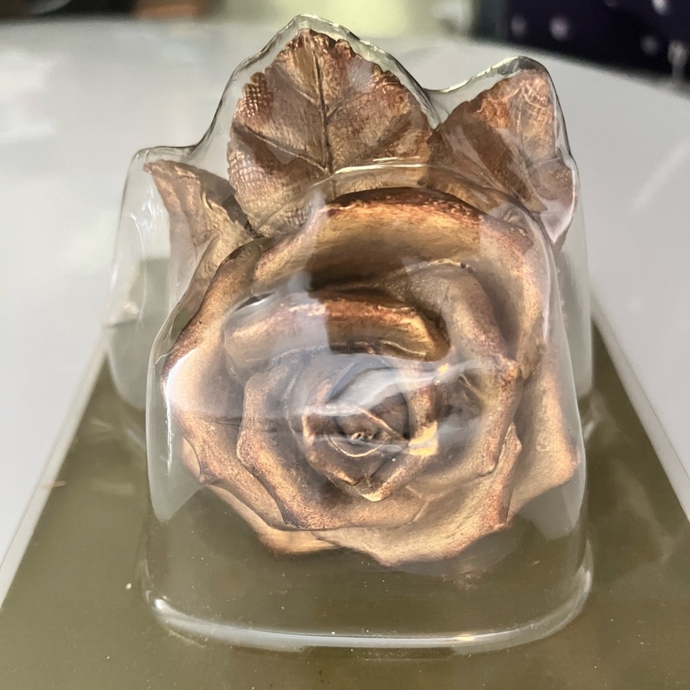 Decorative Rose Drapery Medallion Gold